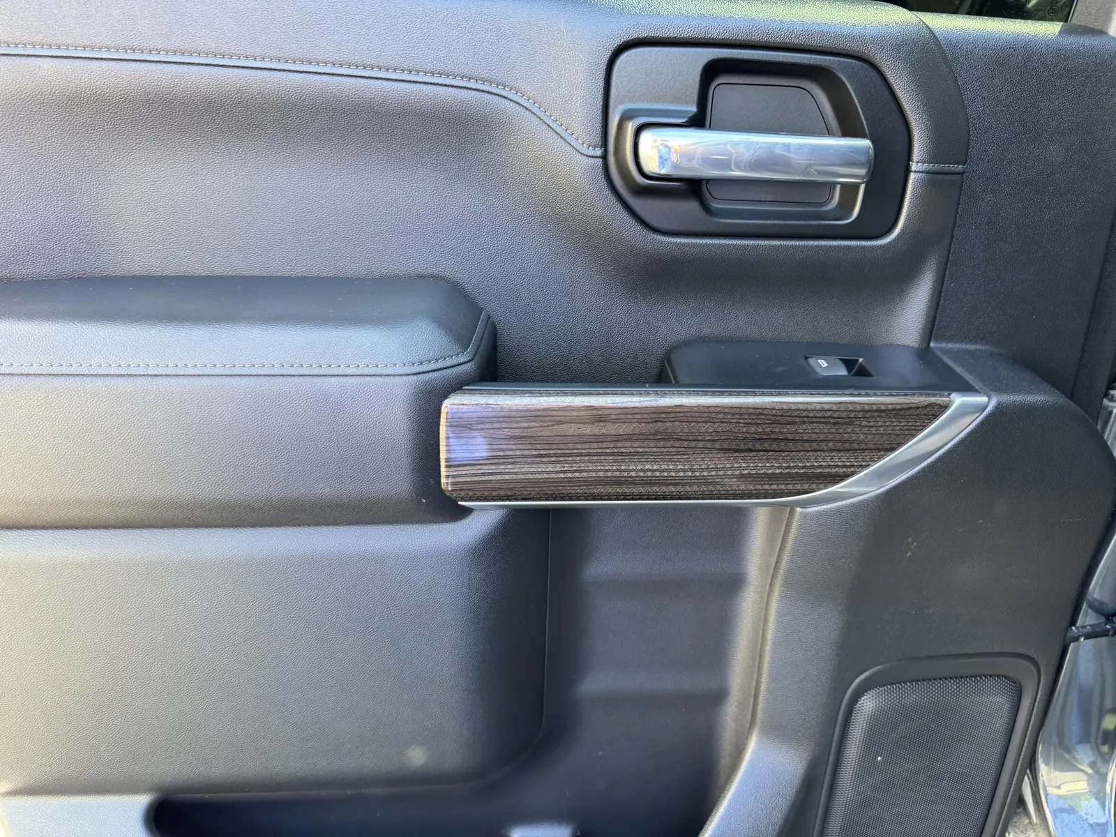 Chevrolet Silverado photo 15