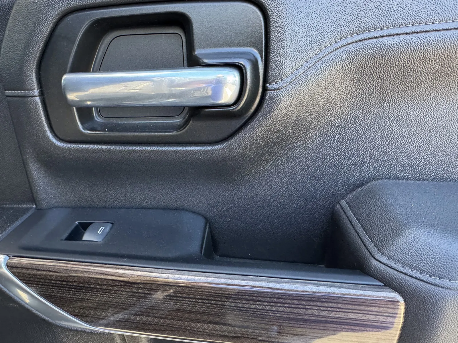 Chevrolet Silverado photo 11
