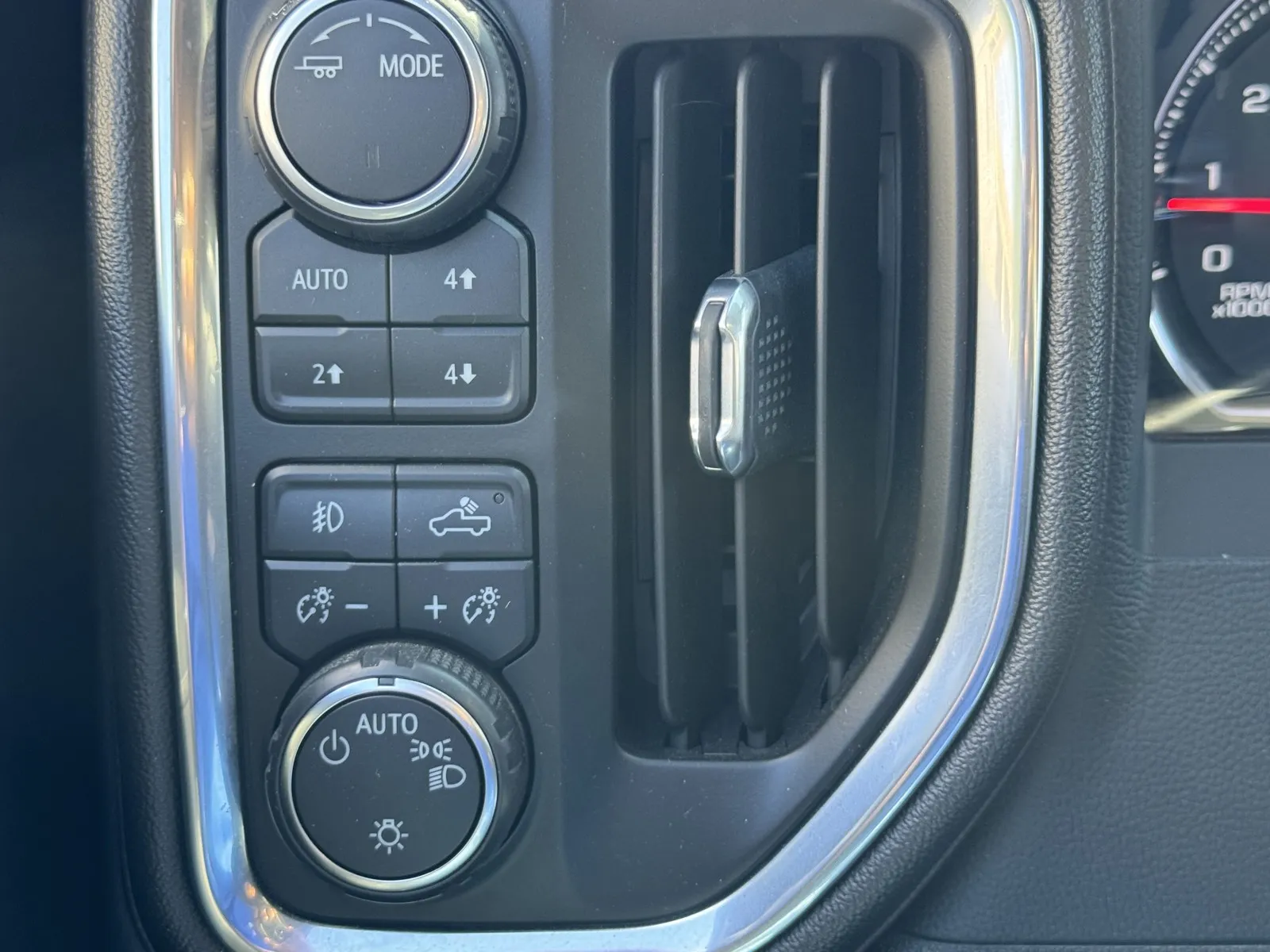Chevrolet Silverado photo 25