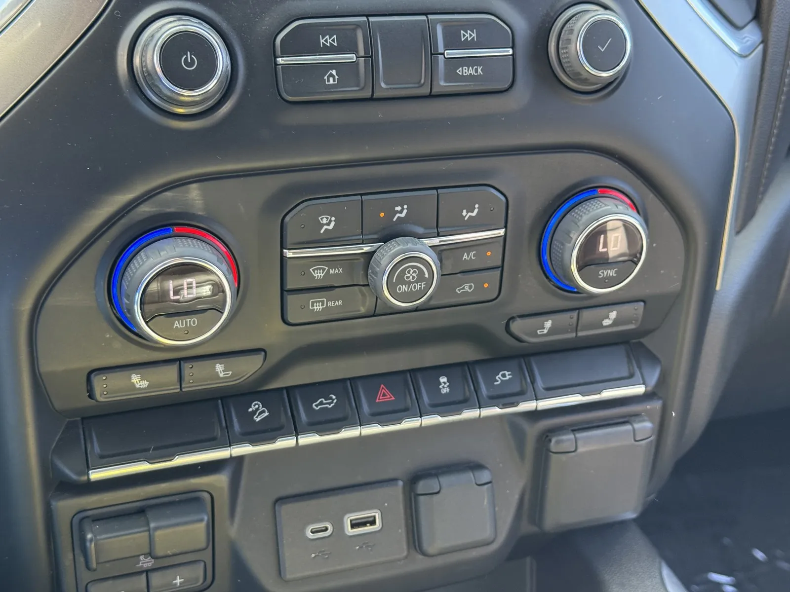 Chevrolet Silverado photo 22