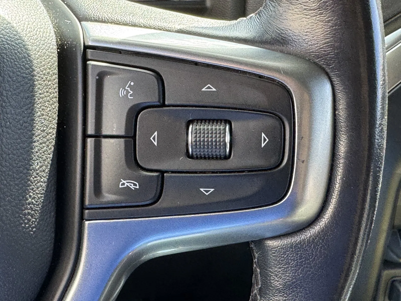 Chevrolet Silverado photo 23