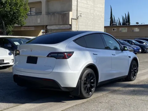 More photos of 2022 Tesla Model Y Long Range at Premium Autos - El Monte, CA