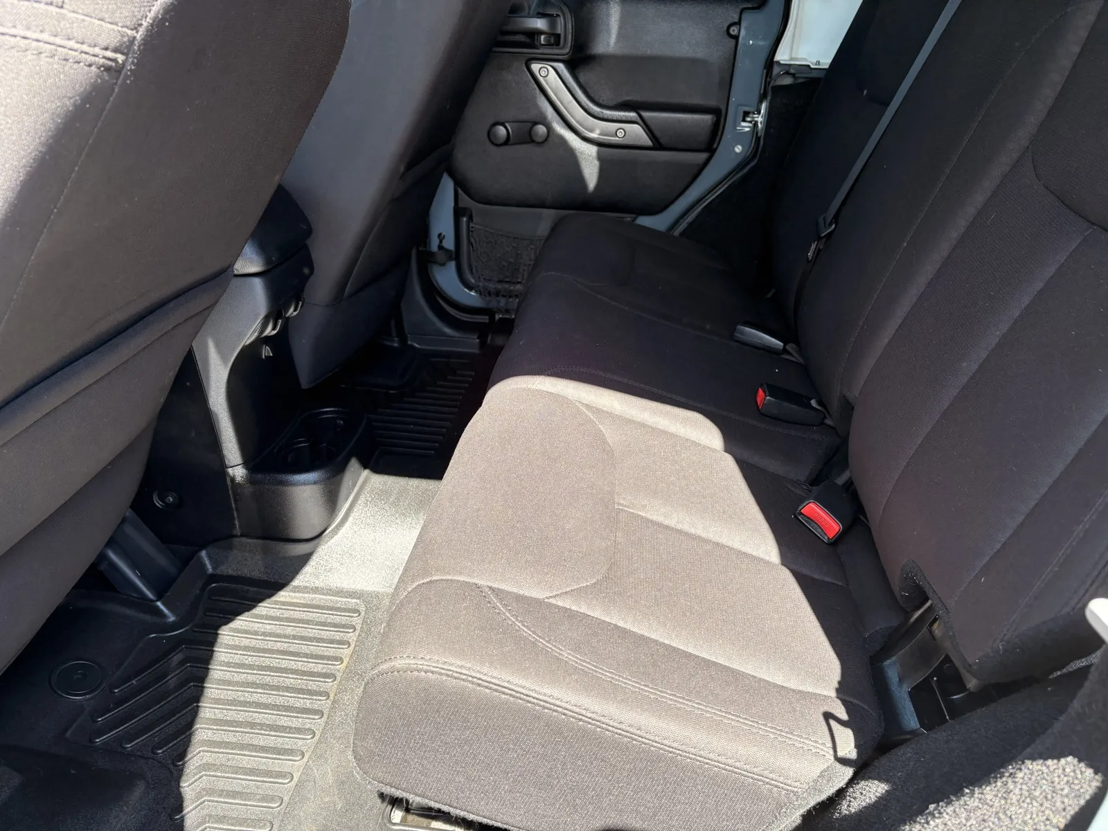Jeep Wrangler photo 9