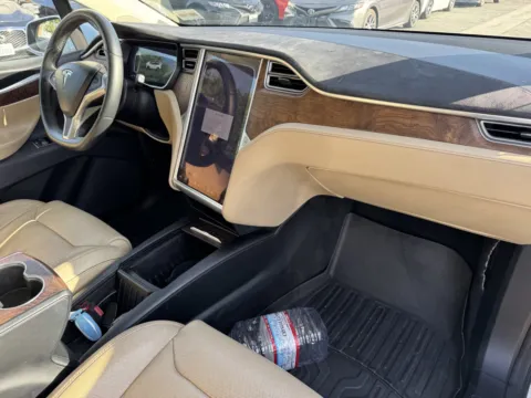 More photos of 2016 Tesla Model X 75D at Premium Autos - El Monte, CA