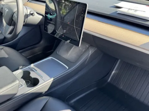 More photos of 2021 Tesla Model 3 Standard Range Plus at Premium Autos - El Monte, CA