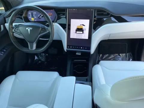 More photos of 2018 Tesla Model X 100D *7 Seater at Premium Autos - El Monte, CA