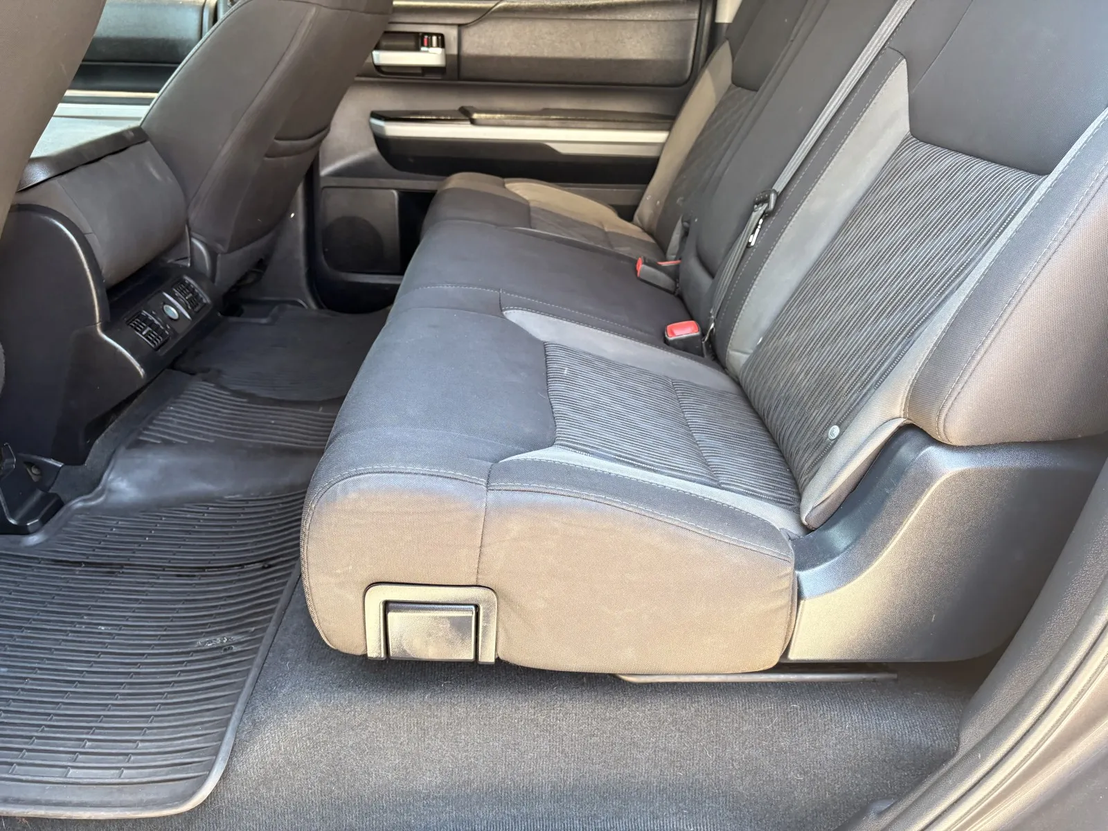 Toyota Tundra photo 9