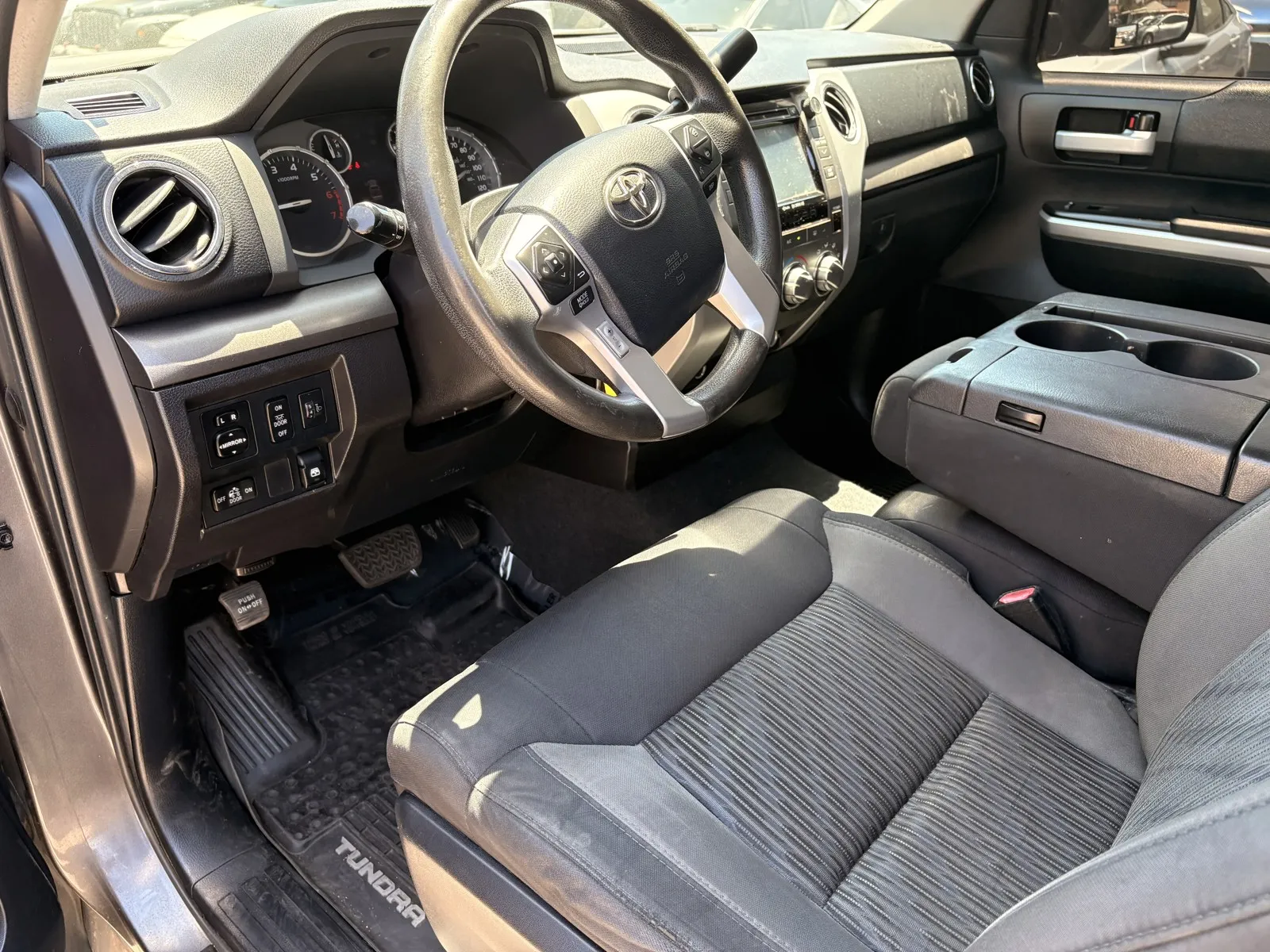 Toyota Tundra photo 10