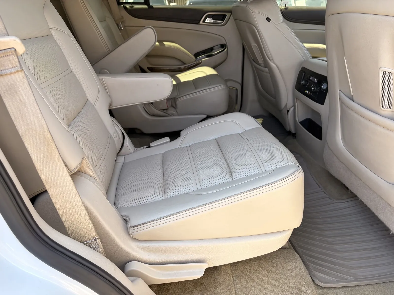 GMC Yukon photo 7