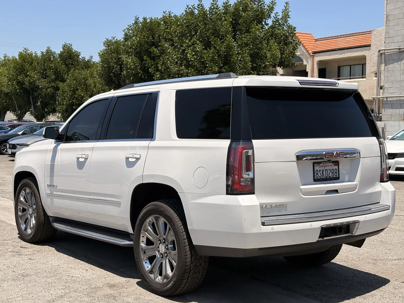 GMC Yukon photo 2