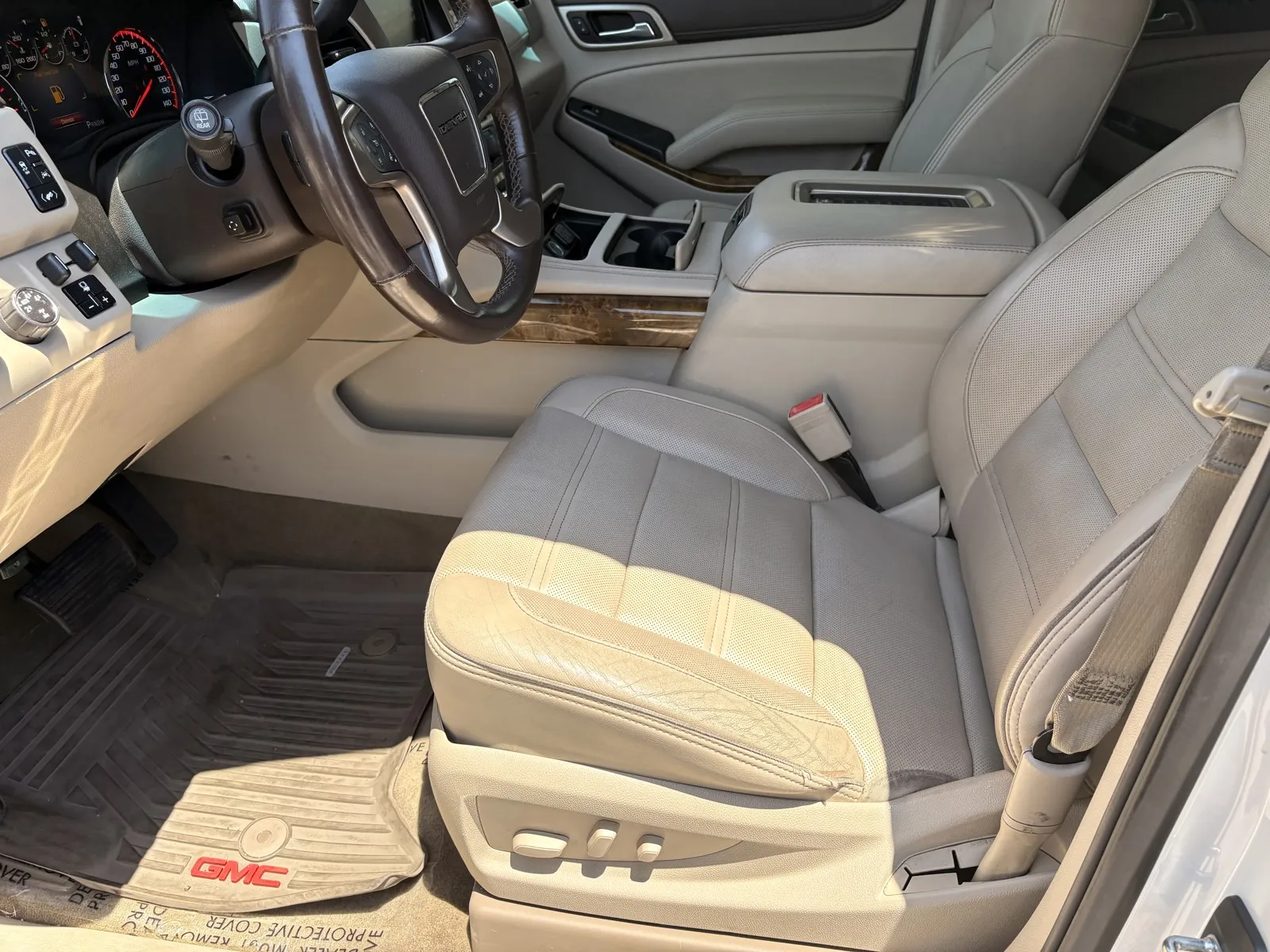 GMC Yukon photo 11