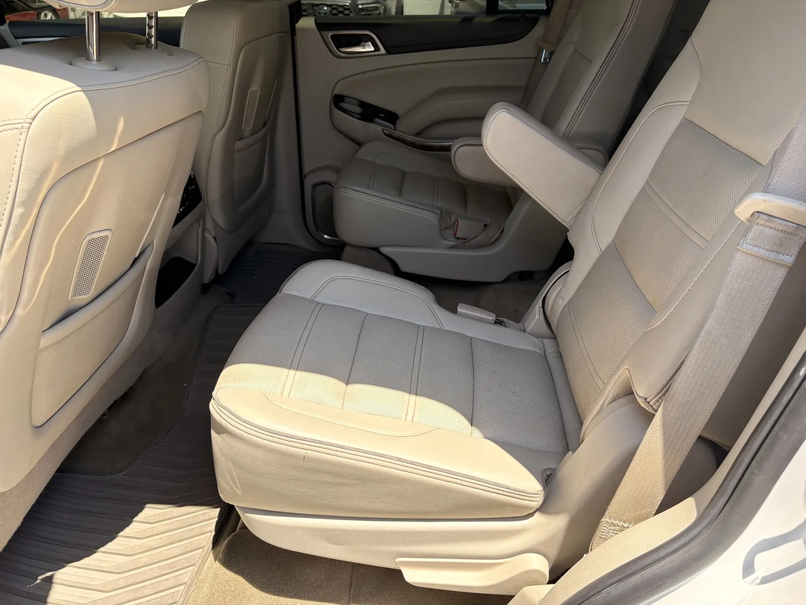 GMC Yukon photo 9