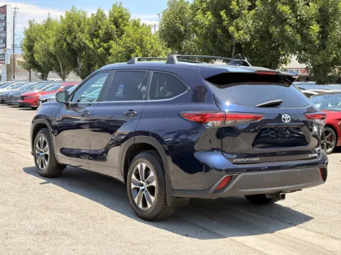 Photos of 2023 Toyota Highlander XLE for sale in South El Monte, CA at Premium Autos - El Monte