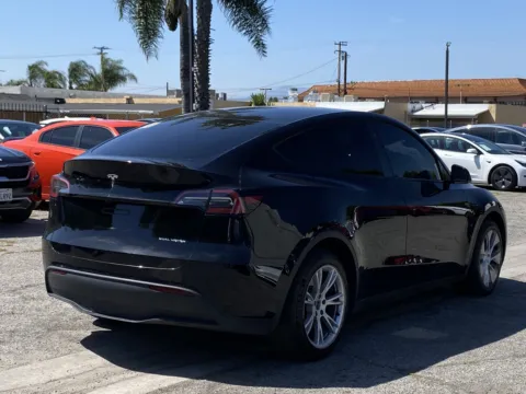 More photos of 2024 Tesla Model Y Long Range at Premium Autos - El Monte, CA