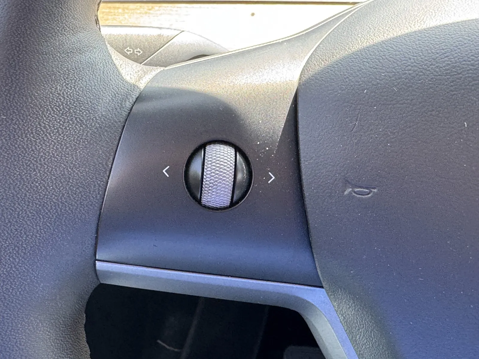 Tesla Model Y photo 18