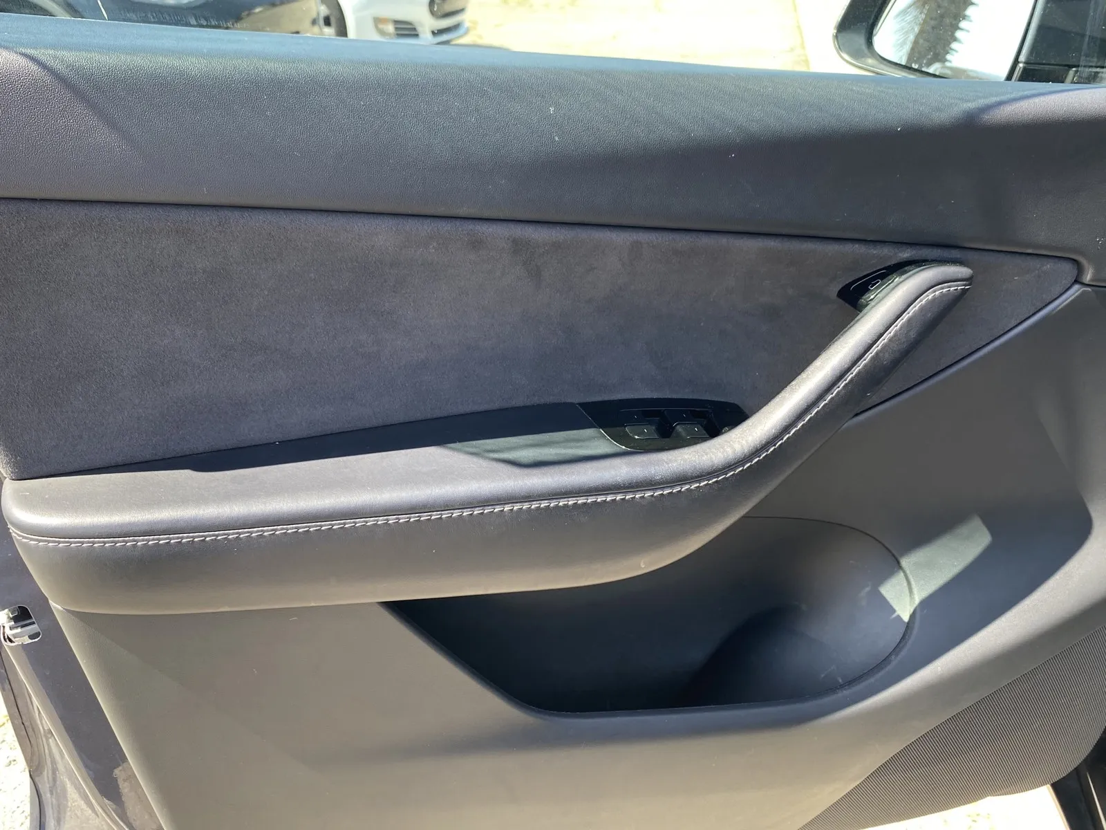Tesla Model Y photo 12