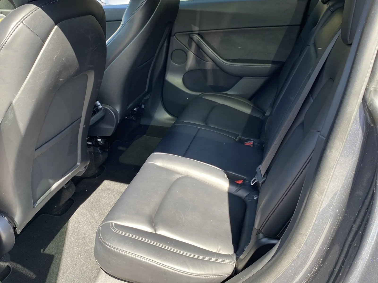 Tesla Model Y photo 9