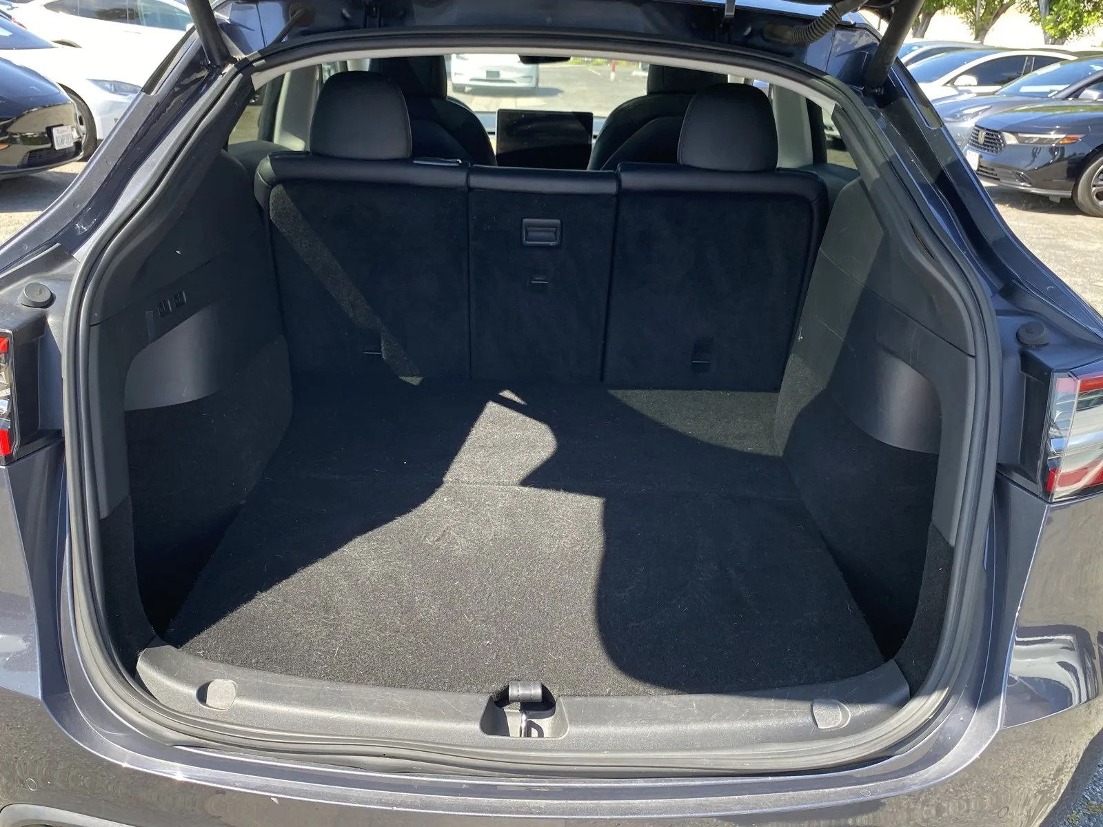 Tesla Model Y photo 8