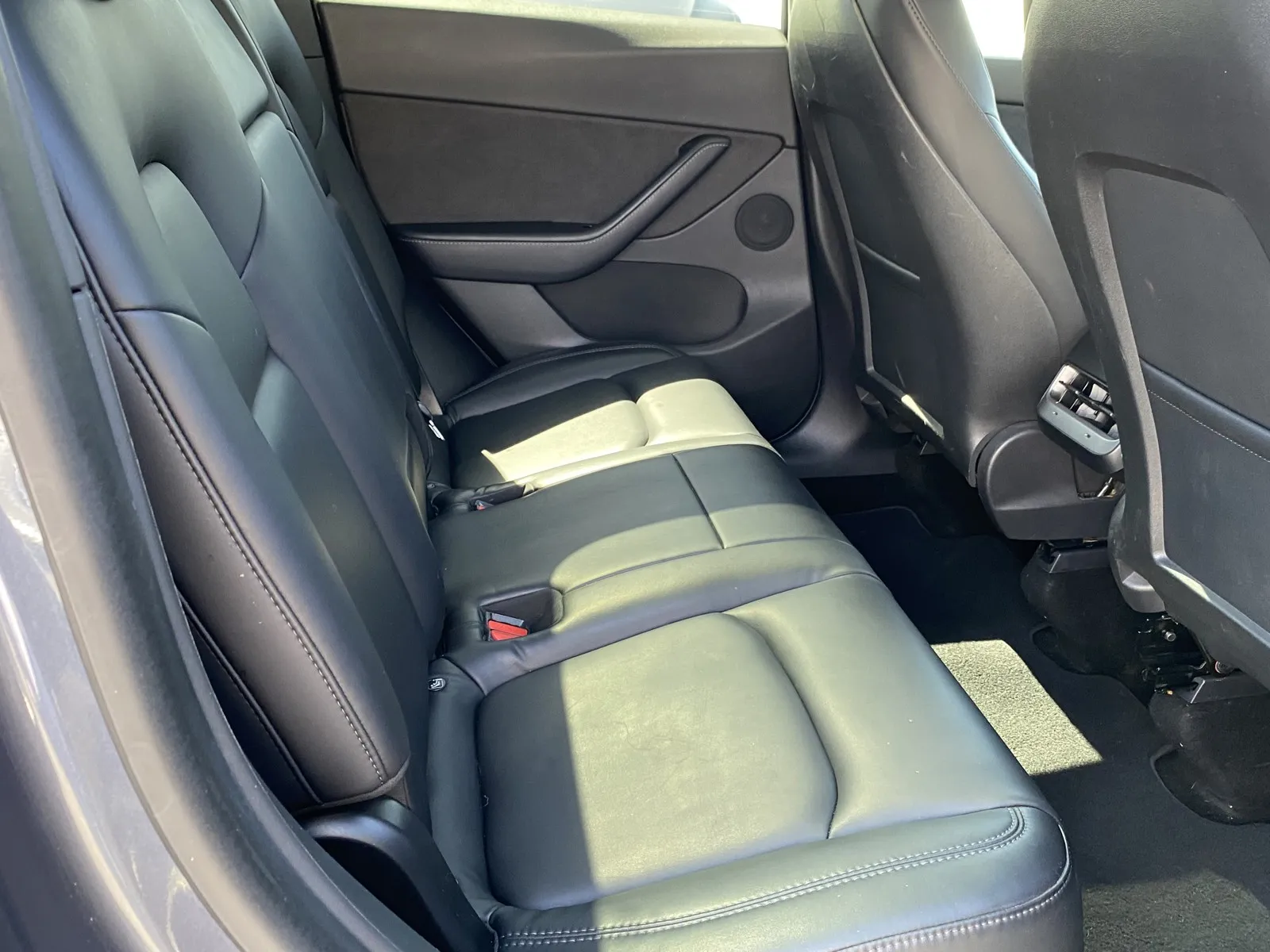 Tesla Model Y photo 7