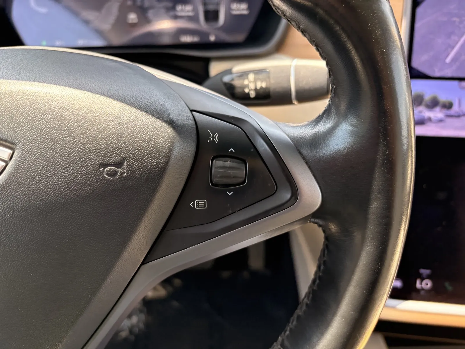 Tesla Model X photo 16