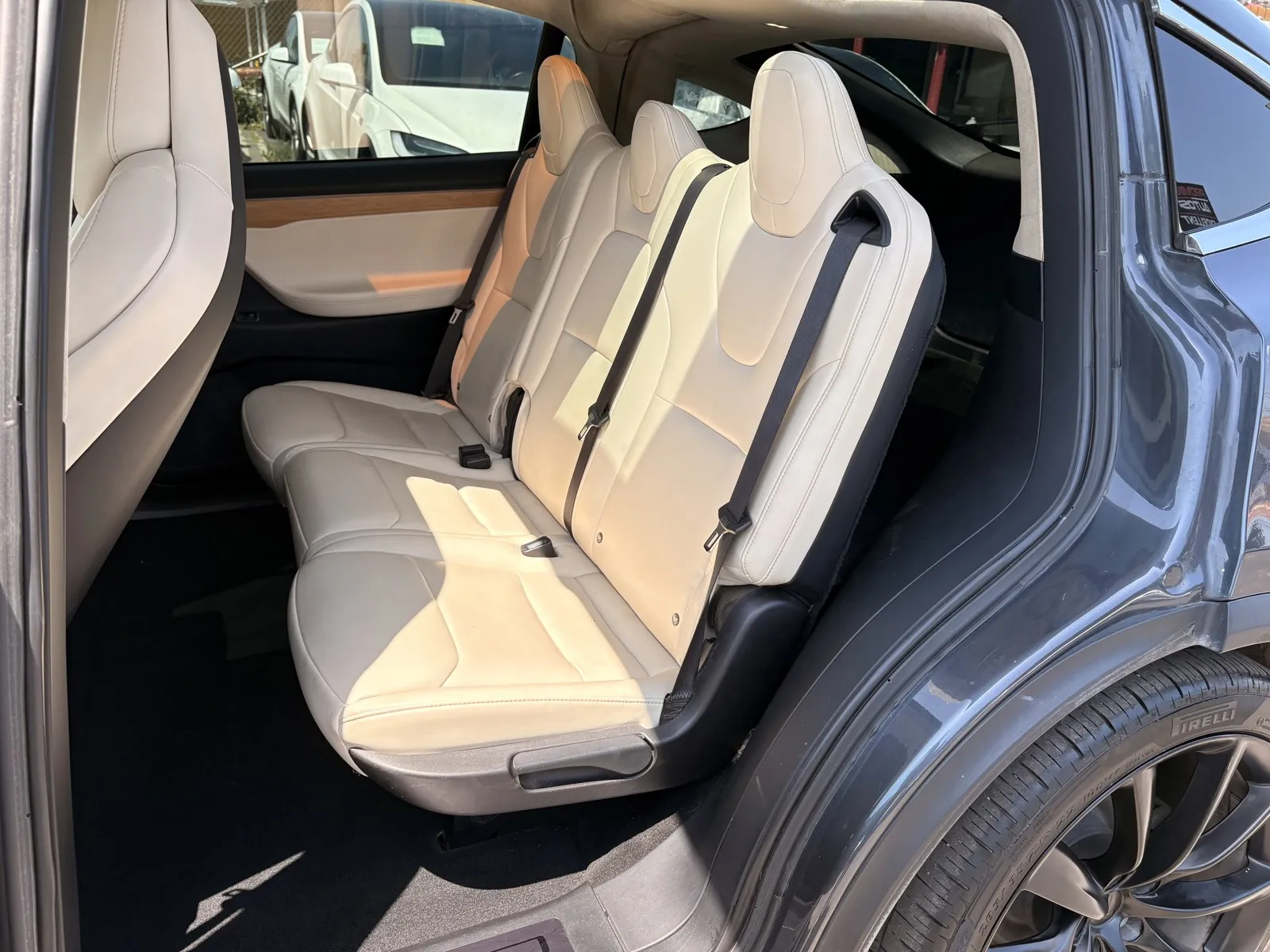 Tesla Model X photo 8
