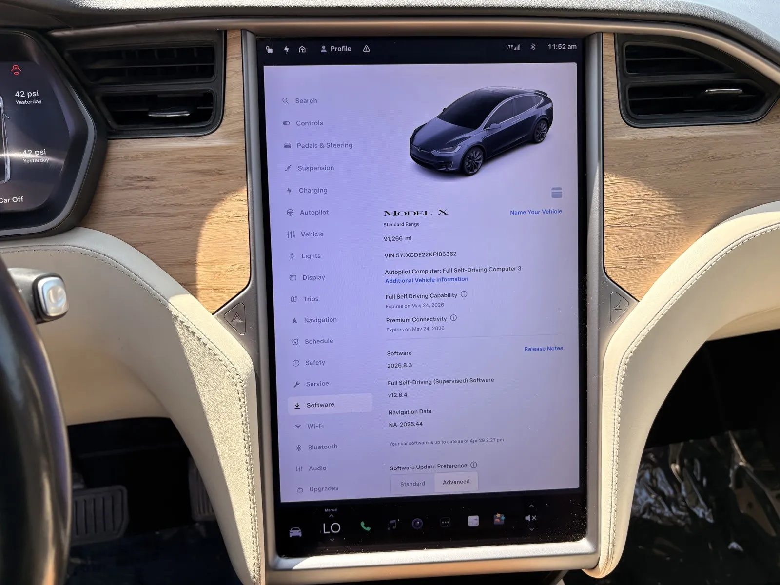Tesla Model X photo 13