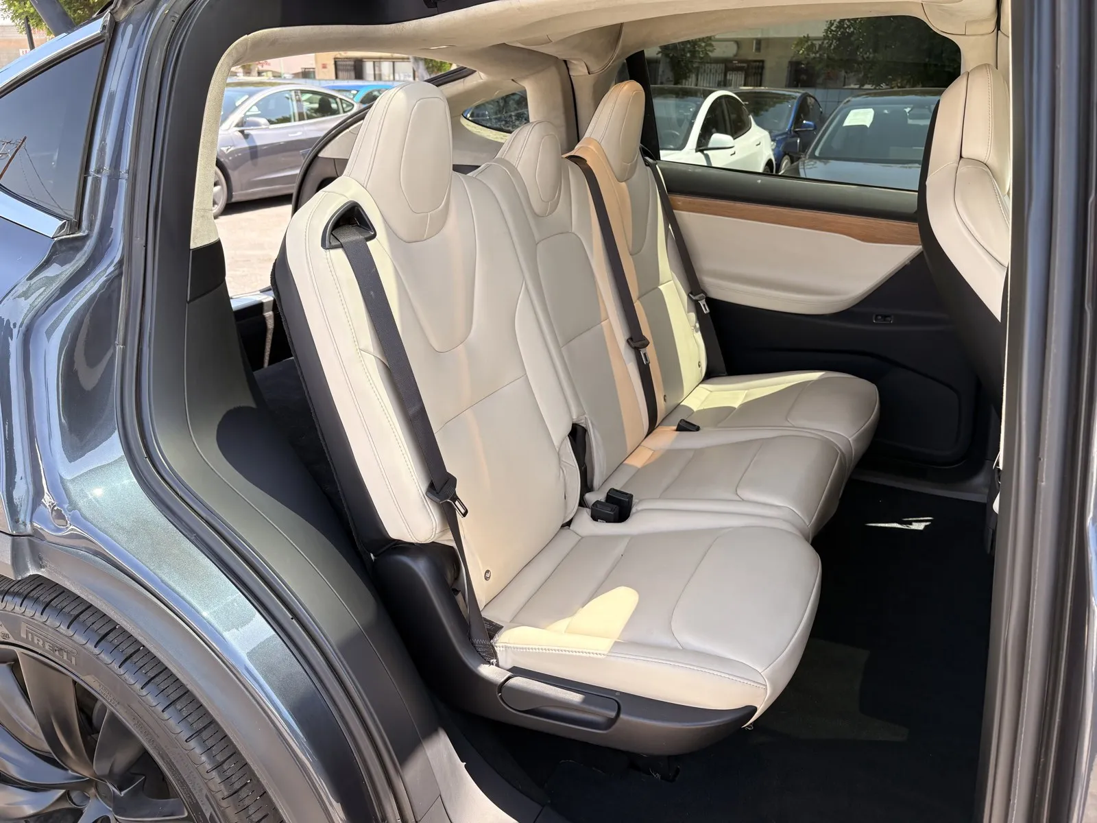 Tesla Model X photo 6