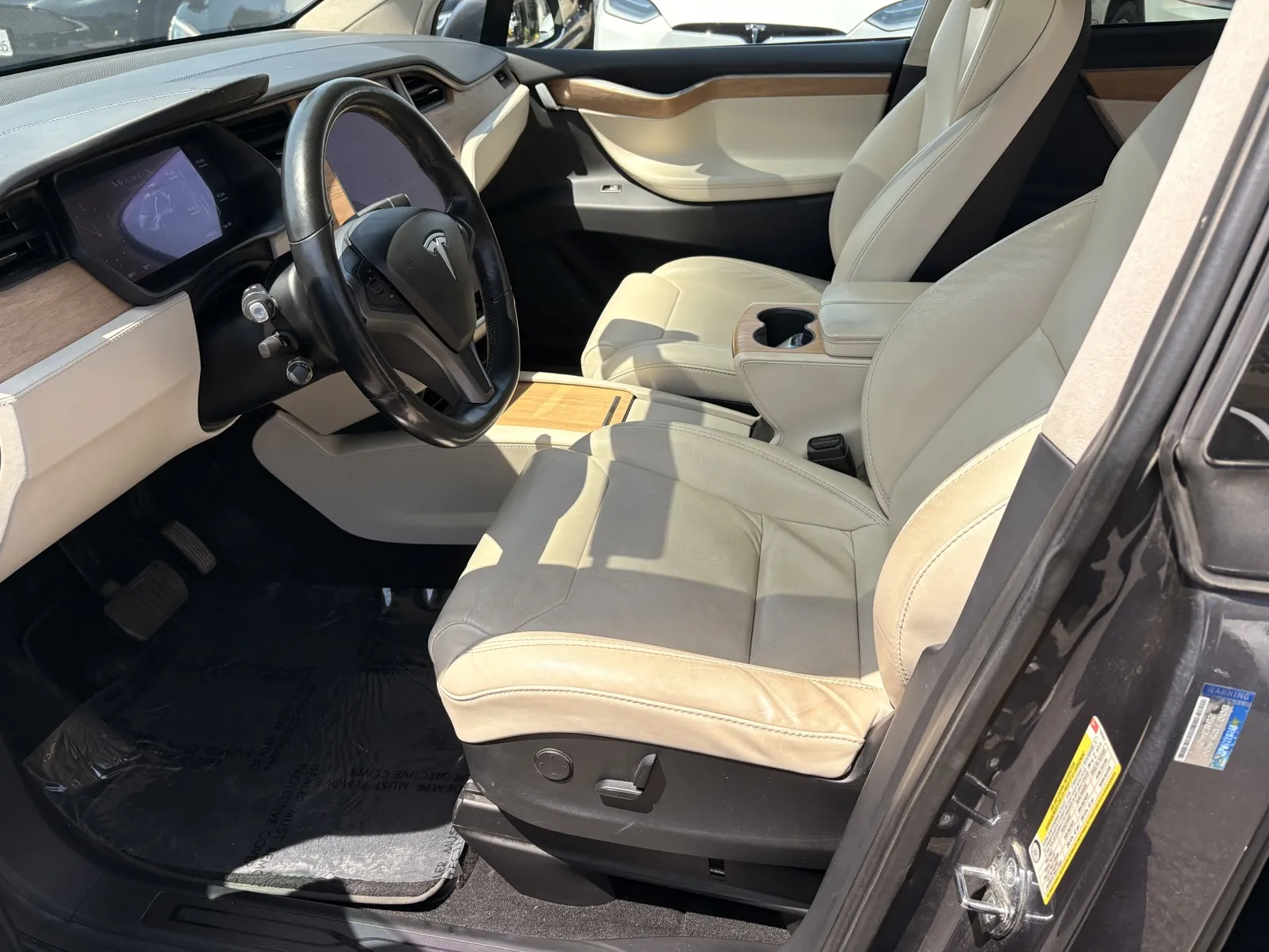 Tesla Model X photo 10