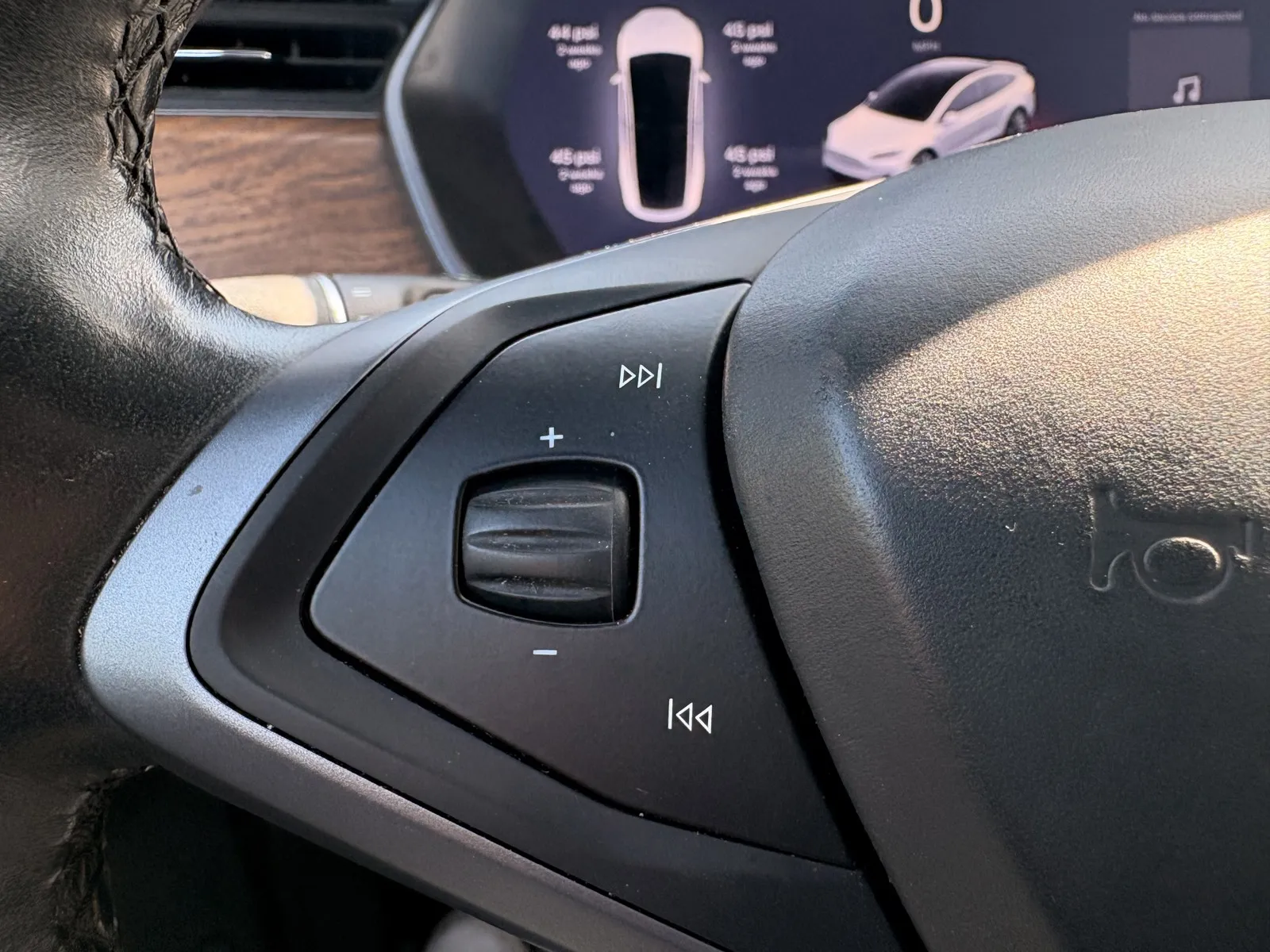 Tesla Model X photo 17