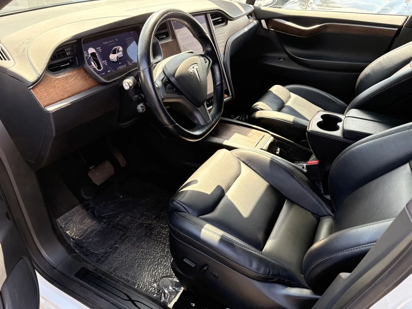 Tesla Model X photo 10