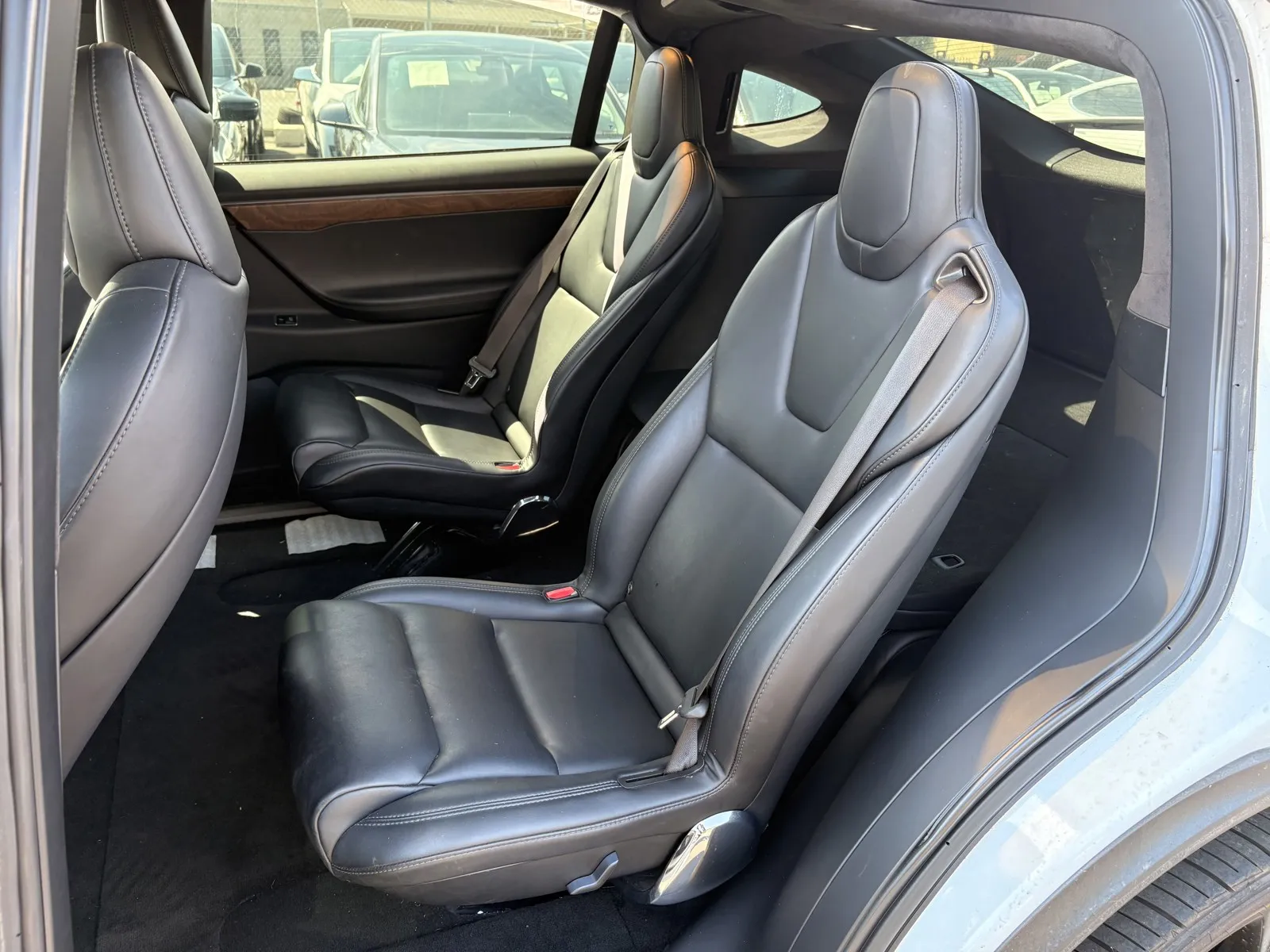 Tesla Model X photo 9