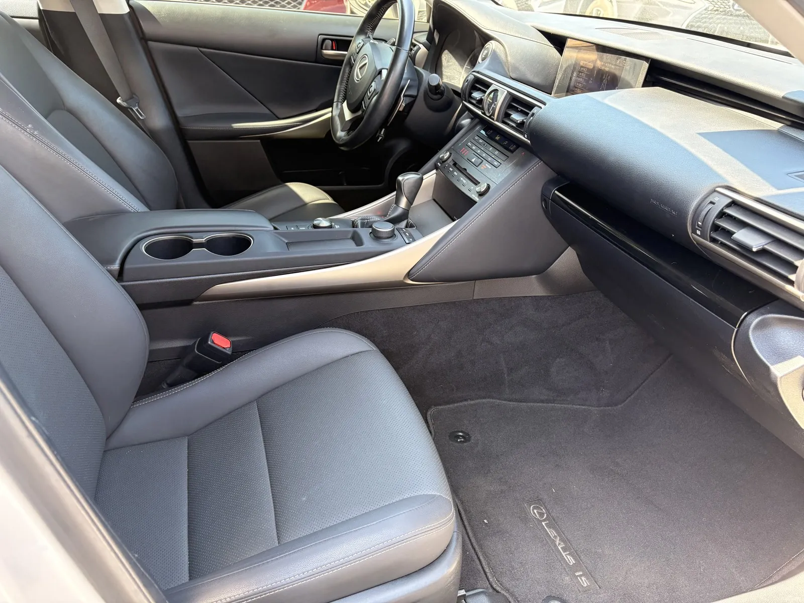 Lexus IS photo 6