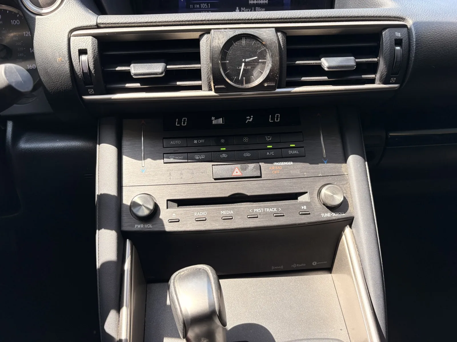 Lexus IS photo 15