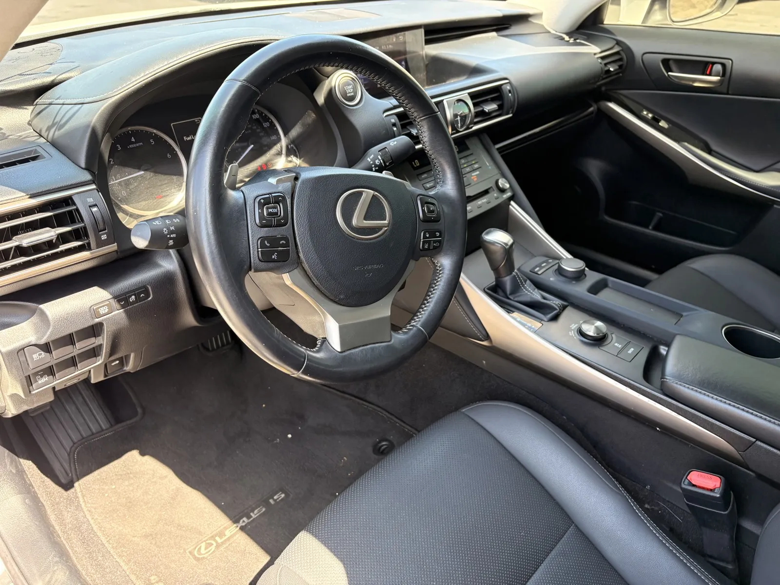 Lexus IS photo 10