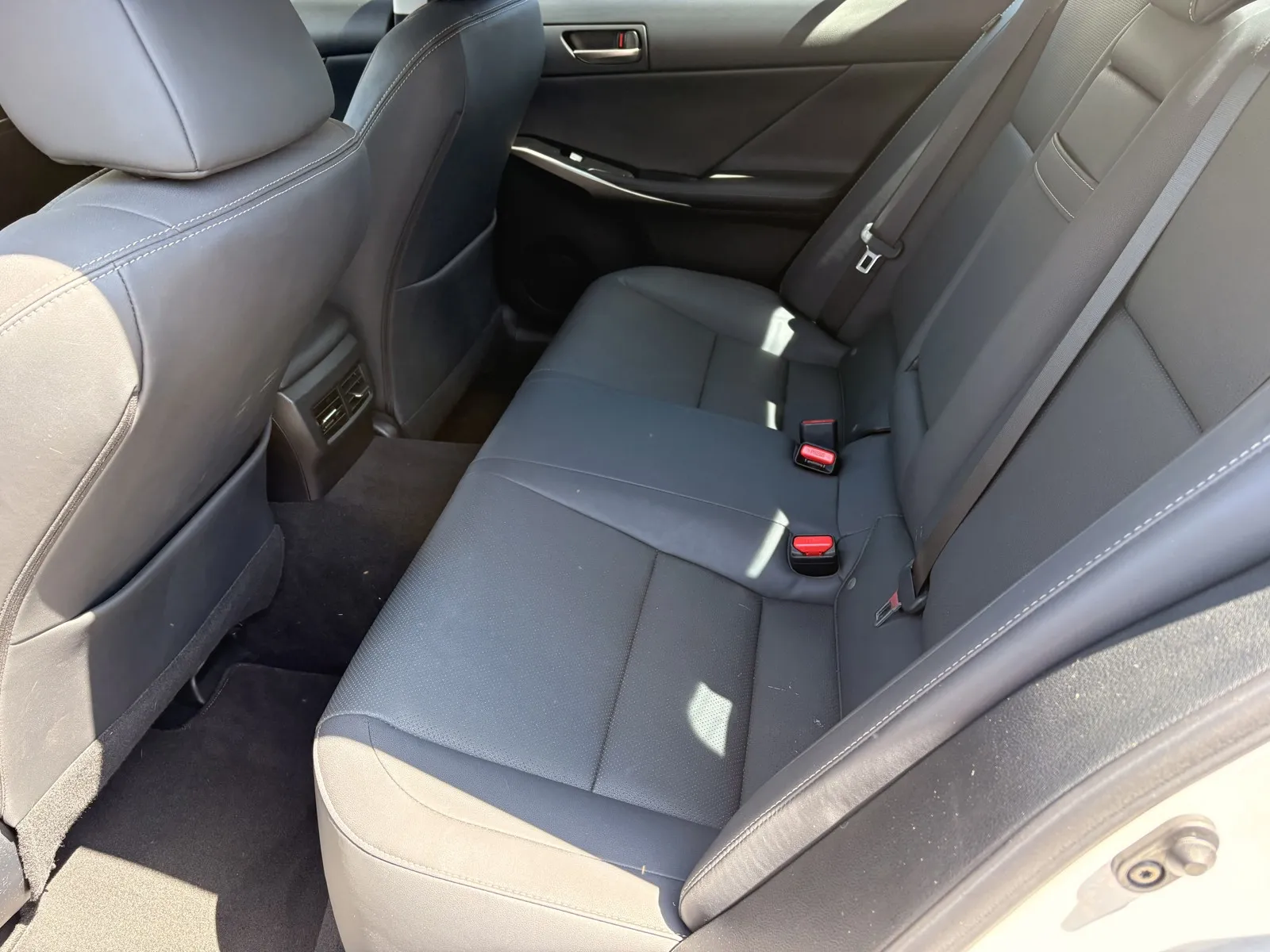 Lexus IS photo 9
