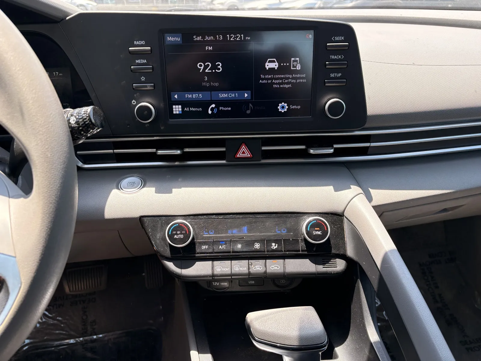 Hyundai Elantra photo 14