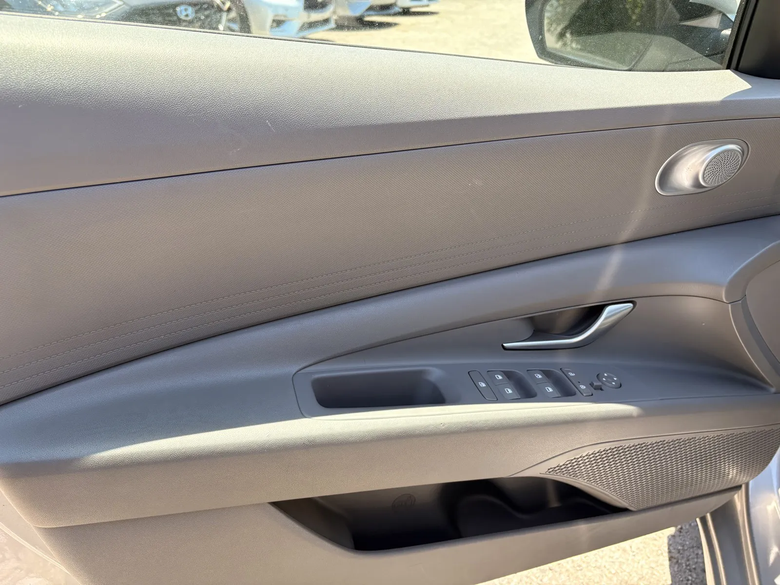 Hyundai Elantra photo 12