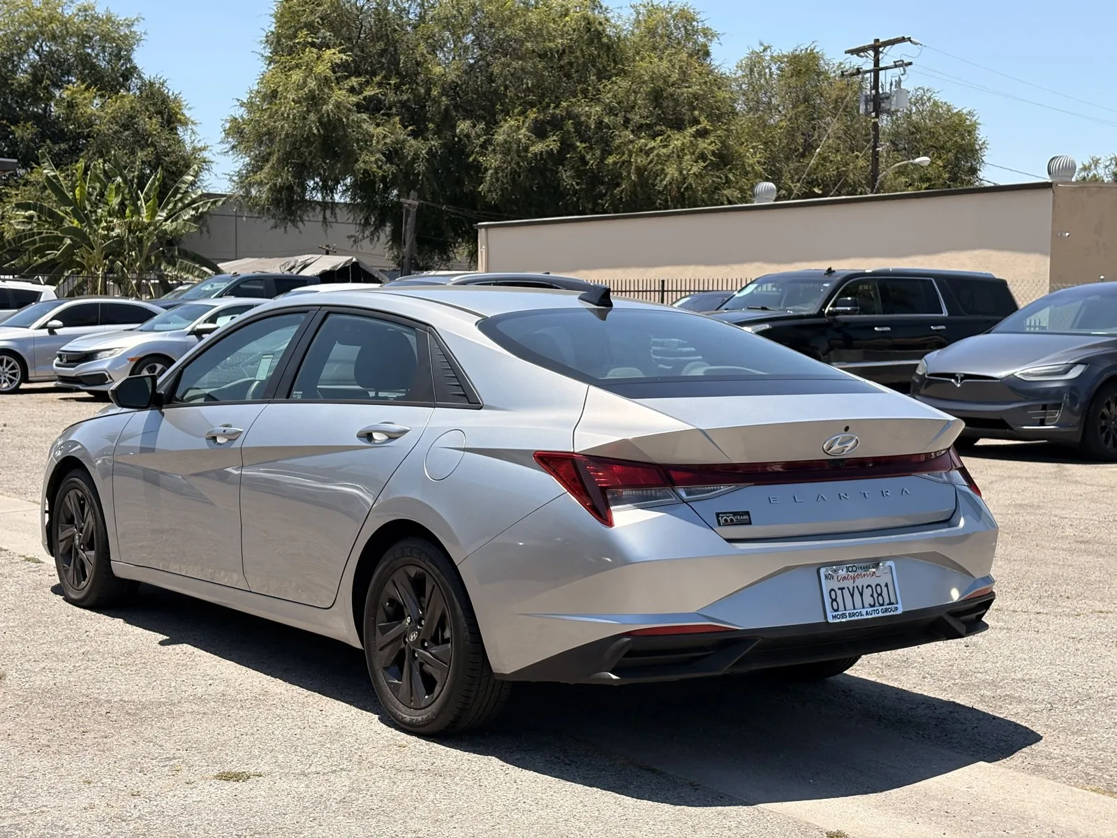 Hyundai Elantra photo 2