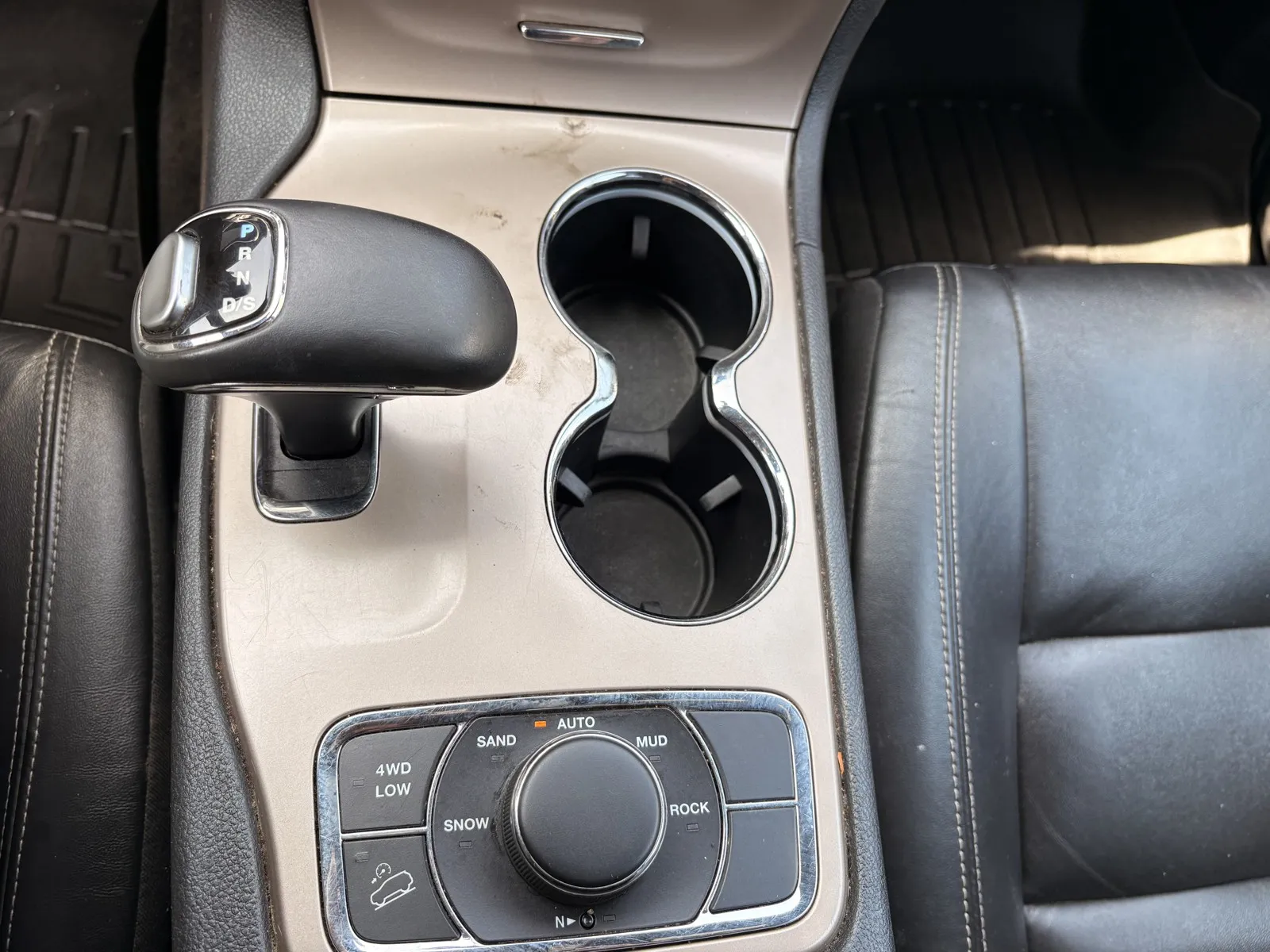 Jeep Grand Cherokee photo 15