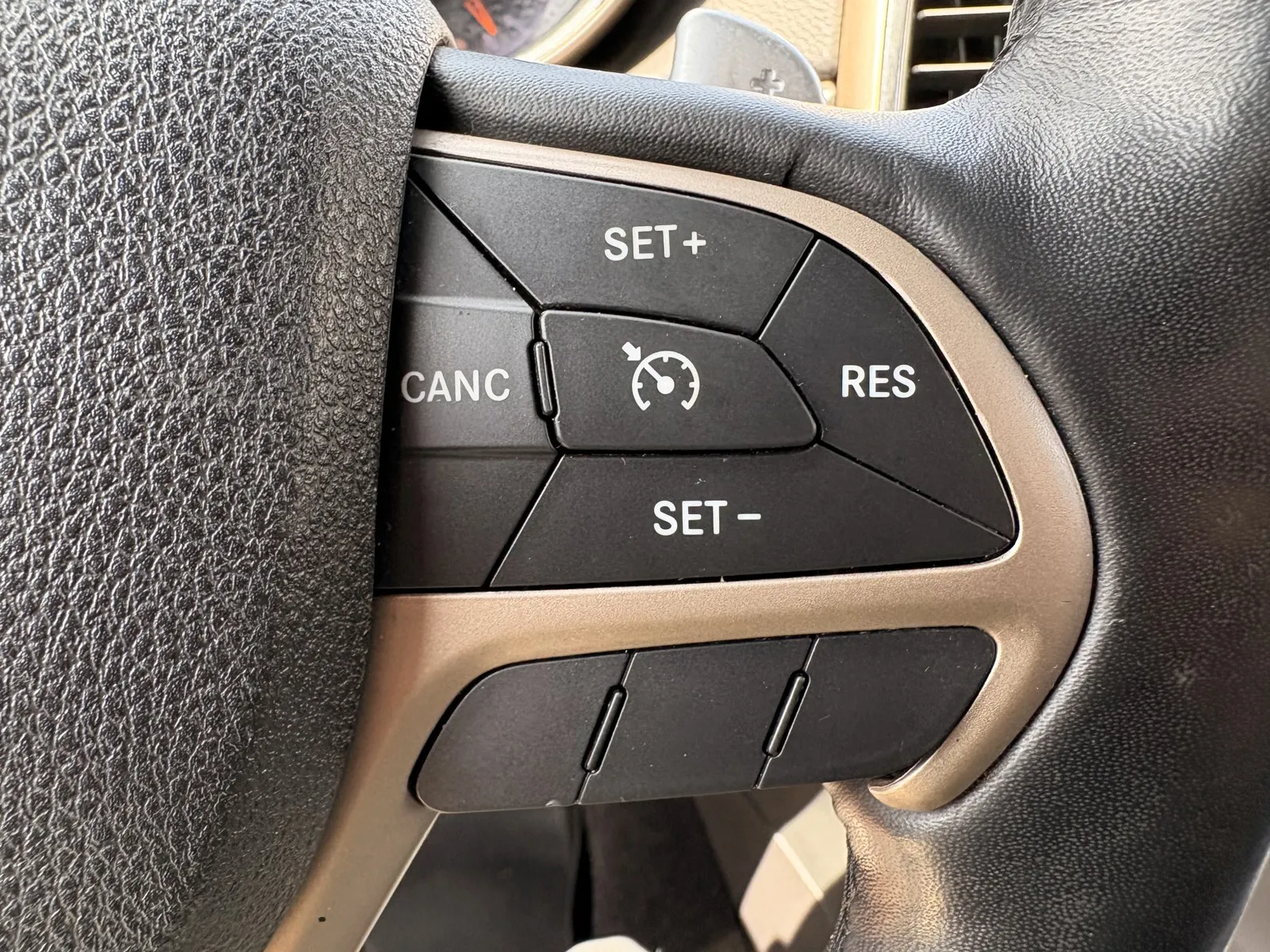 Jeep Grand Cherokee photo 18