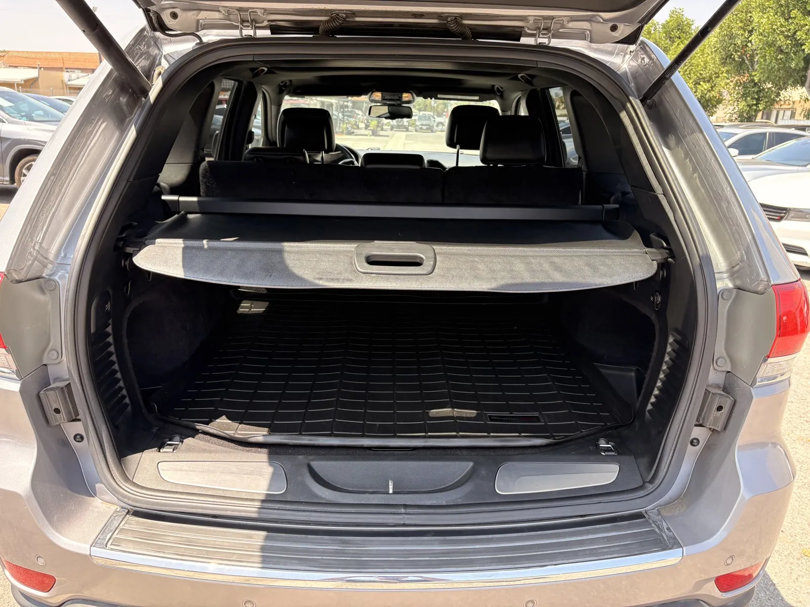 Jeep Grand Cherokee photo 8