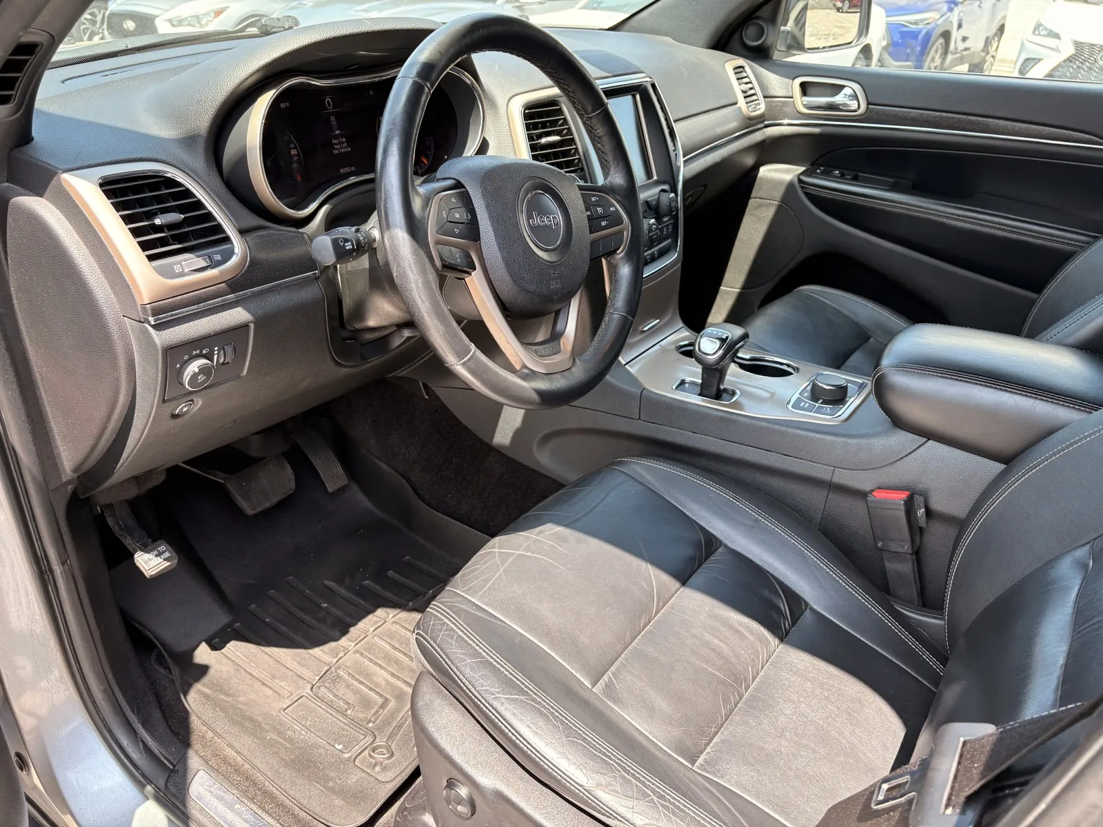 Jeep Grand Cherokee photo 10