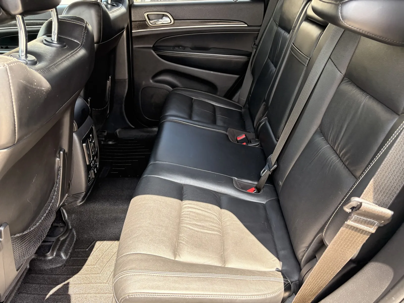 Jeep Grand Cherokee photo 9
