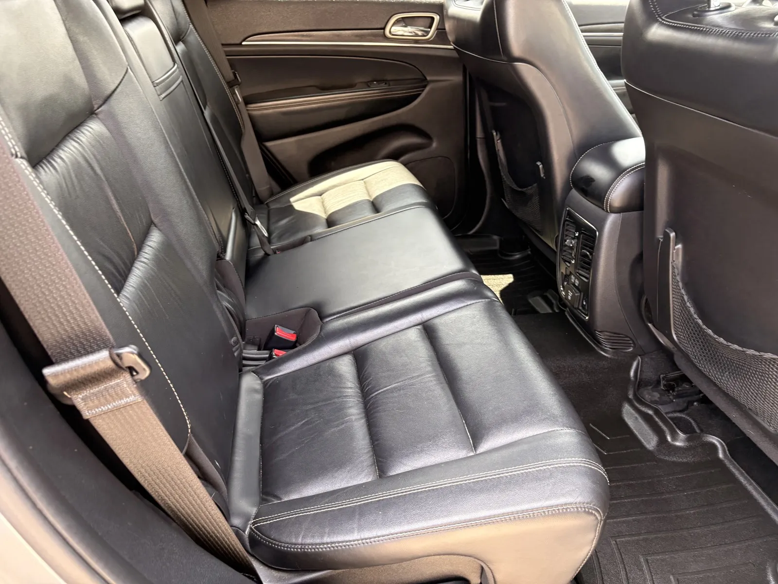 Jeep Grand Cherokee photo 7