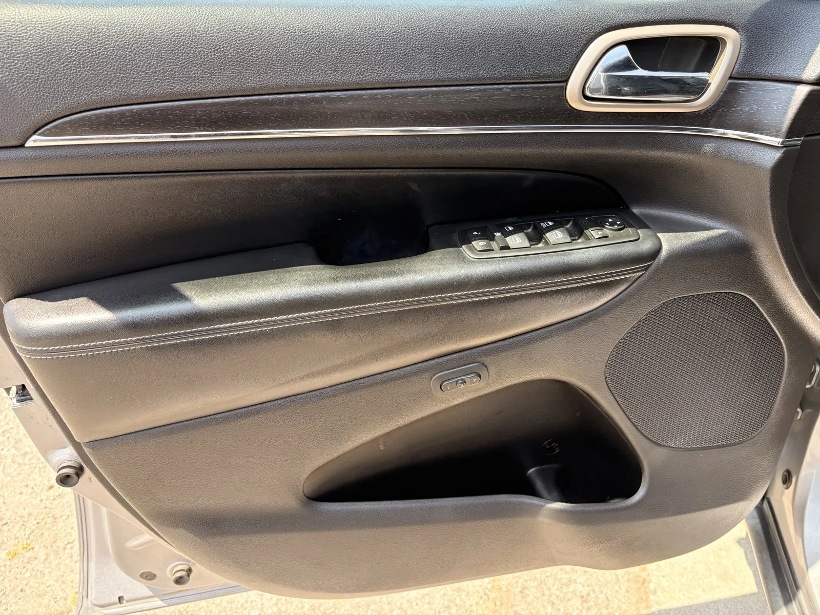 Jeep Grand Cherokee photo 12