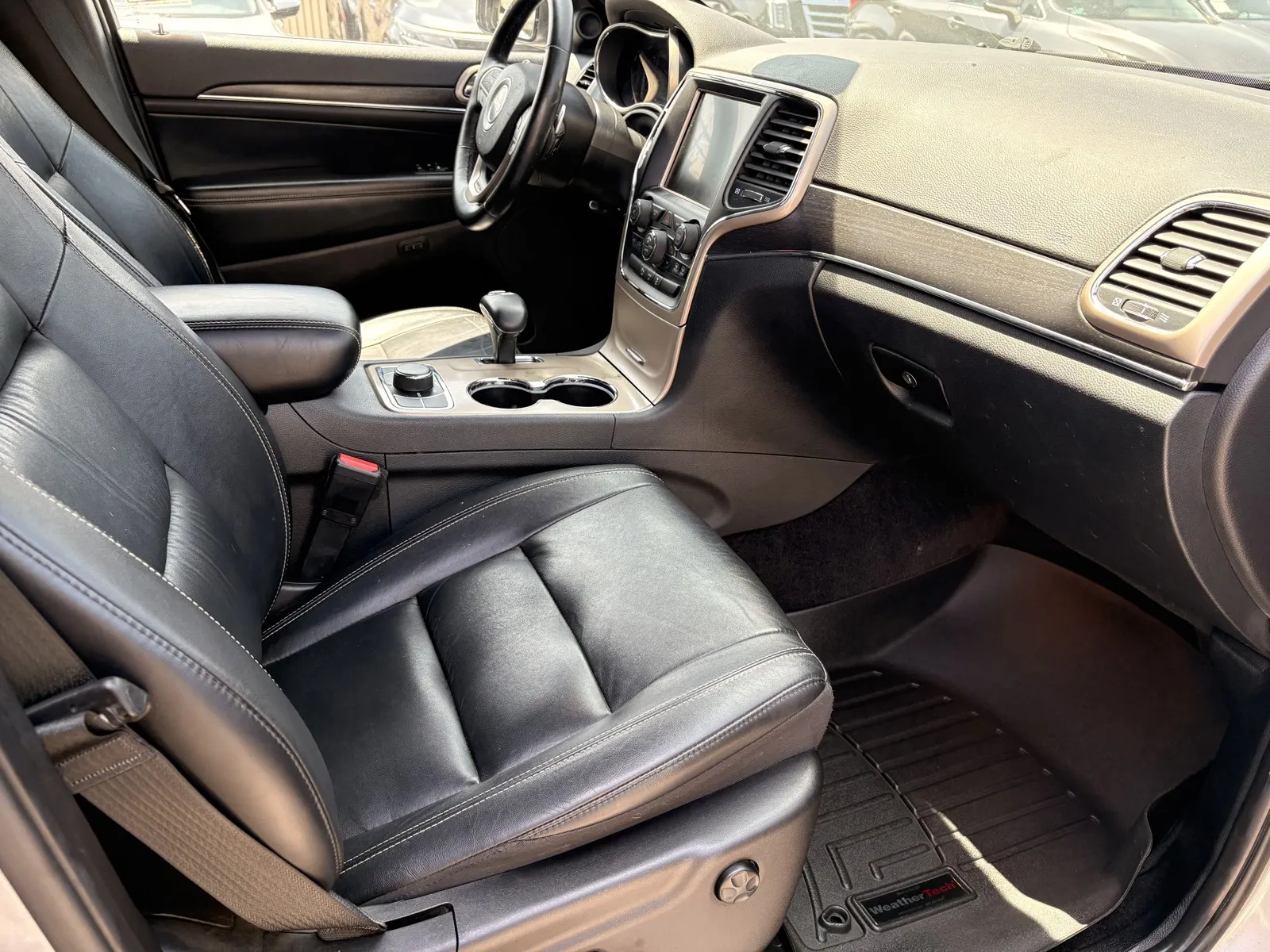 Jeep Grand Cherokee photo 6