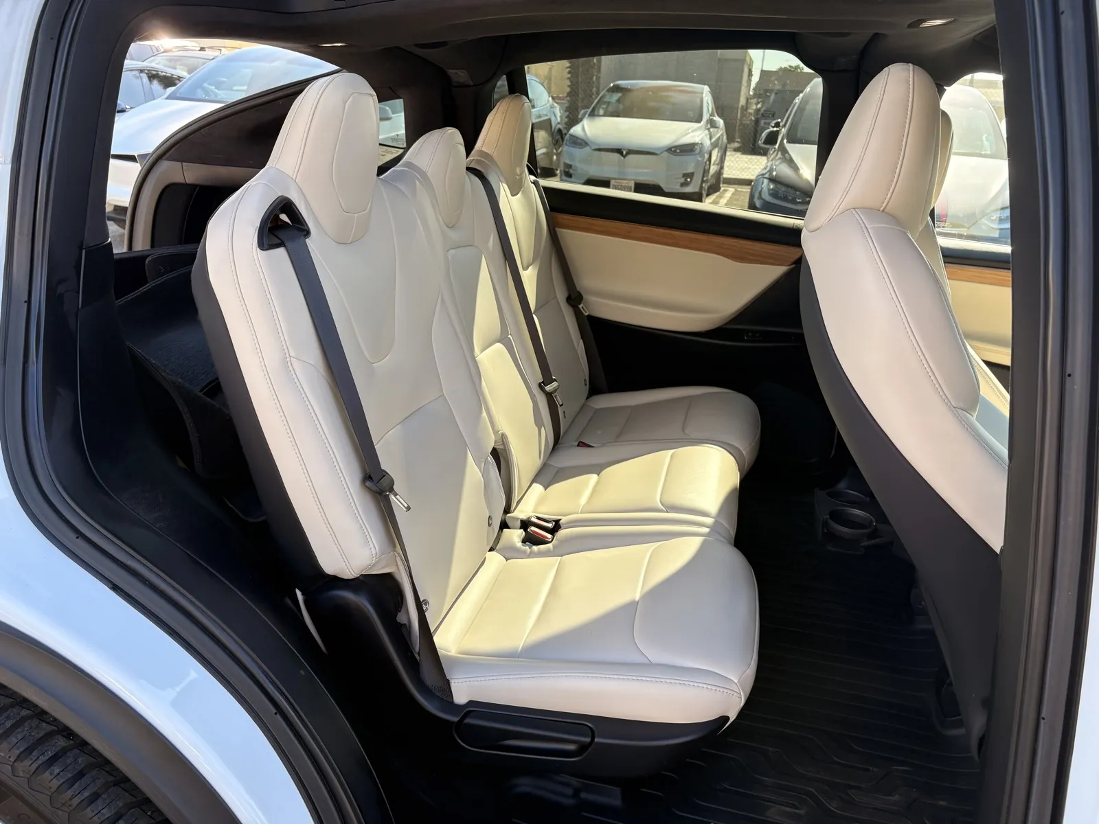 Tesla Model X photo 7