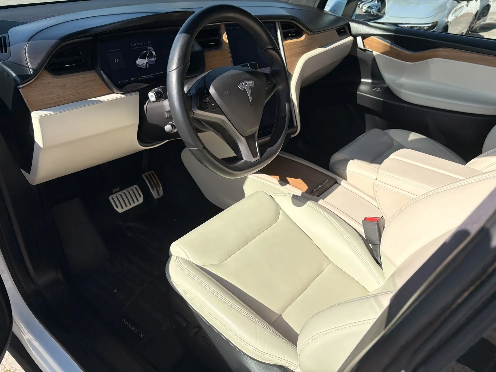 Tesla Model X photo 9
