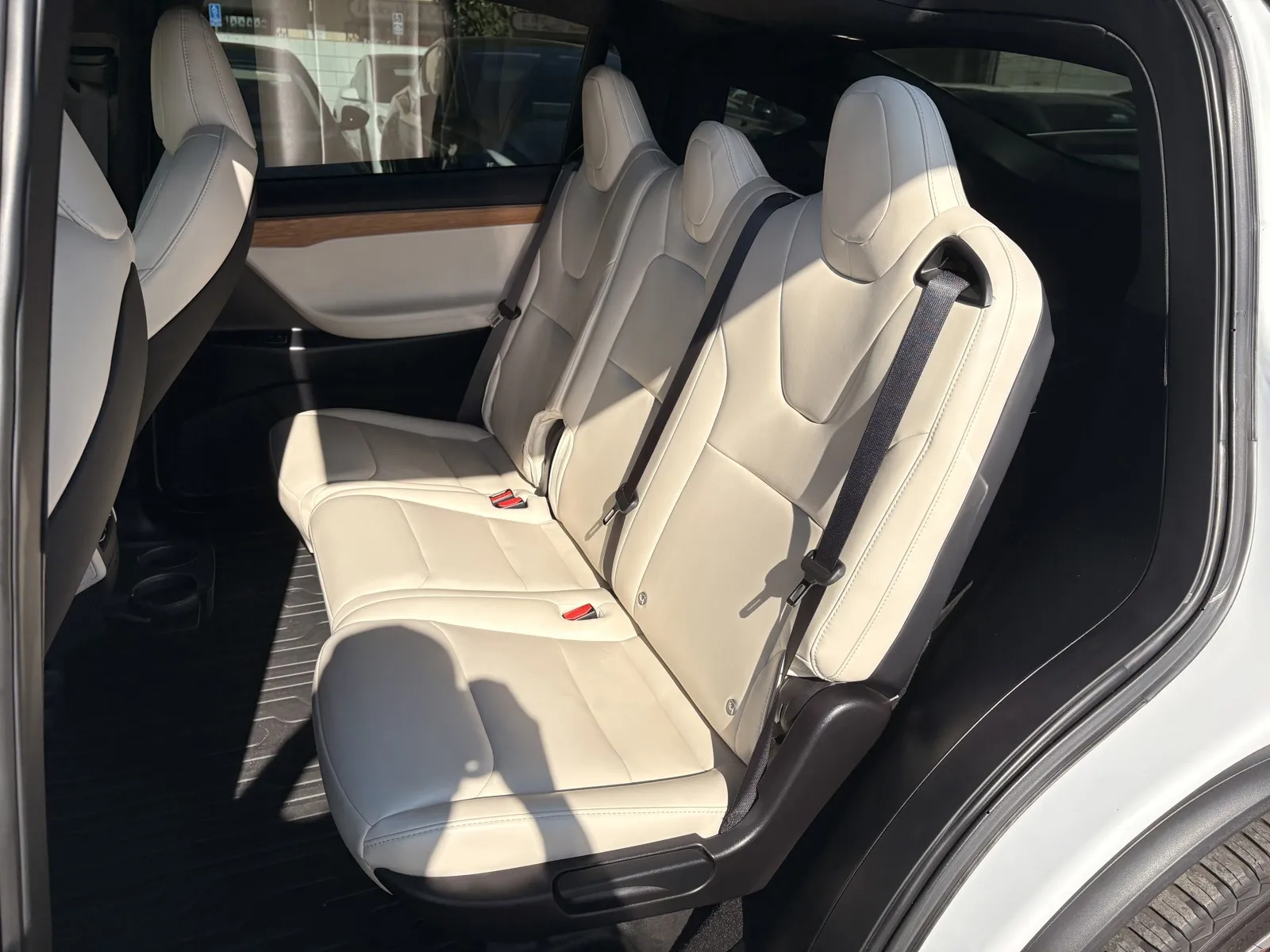 Tesla Model X photo 8