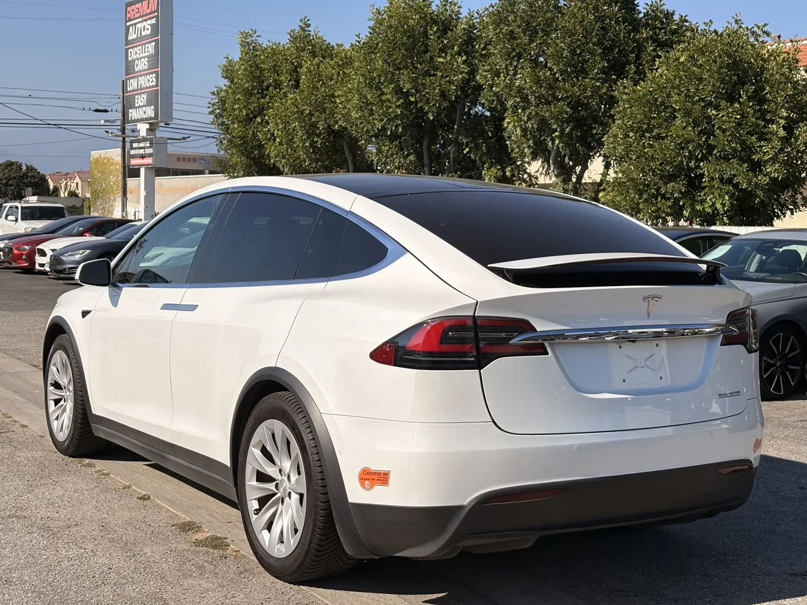 Tesla Model X photo 2